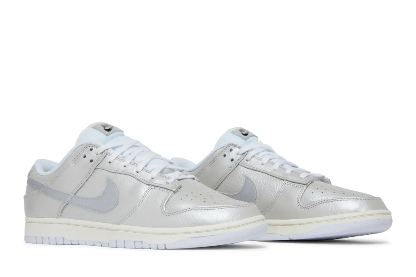 NIKE DUNK LOW ‘METALLIC SILVER’