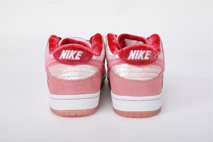 STRANGELOVE X NIKE SB DUNK LOW ‘VALENTINE’S DAY’