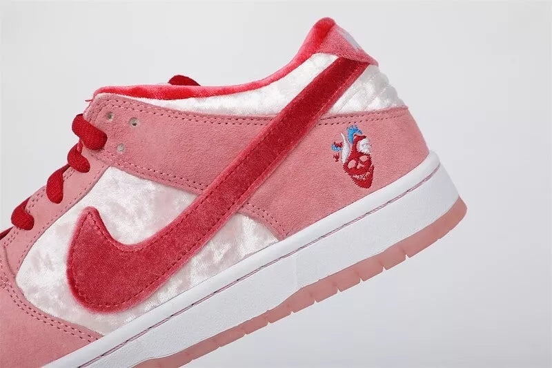 STRANGELOVE X NIKE SB DUNK LOW ‘VALENTINE’S DAY’