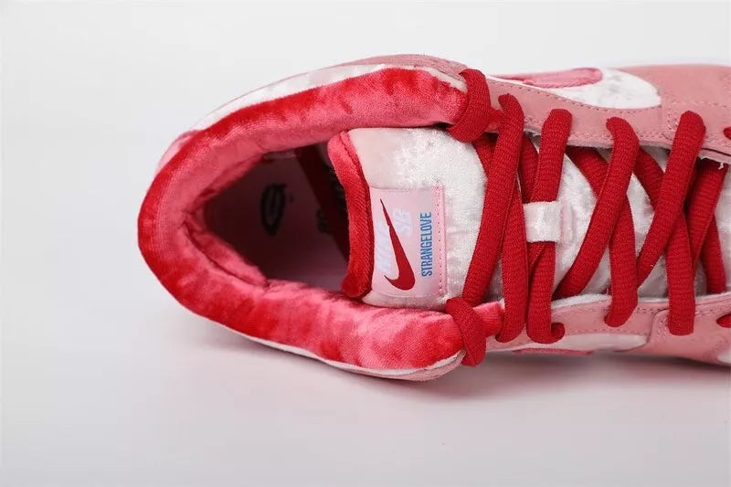 STRANGELOVE X NIKE SB DUNK LOW ‘VALENTINE’S DAY’